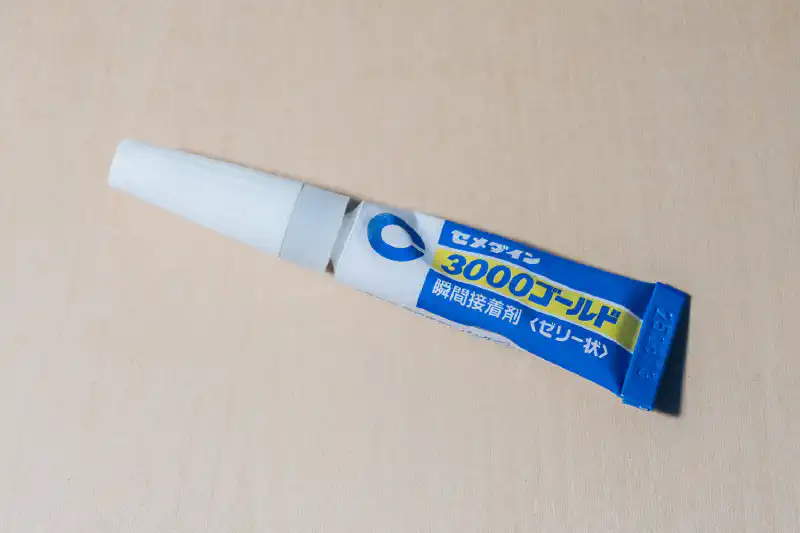 セメダイン3000ゴールド