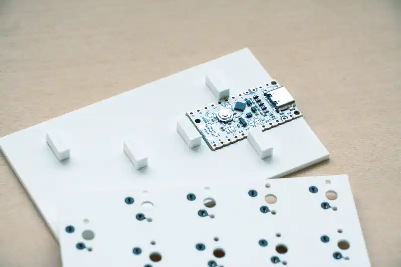 UIAPduinoを底面に取り付け